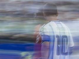 nur seine tore gelten?: jetzt mutiert messi auch noch zum zauberer