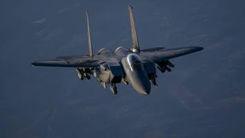 F-15-Pilot berichtet von bizarrem Drohnenschwarm im Iran – „echtes Alienzeug“