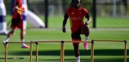 WM 2026 News heute: Nach Geburt des Sohnes – Jeremy Doku kehrt zu Belgiens Team zurück