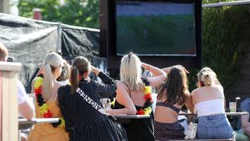 fußball-wm: veranstalter in hamburg stoppen public viewing auf großer leinwand