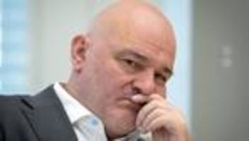 Bundesweite Auswirkungen: Funkstörung: Verkehrsminister fordert von Bahn Aufklärung