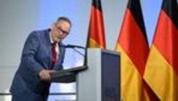 Foto aufgetaucht: AfD-Politiker Reichardt wegen Hitlergruß-Vorwurf in Kritik