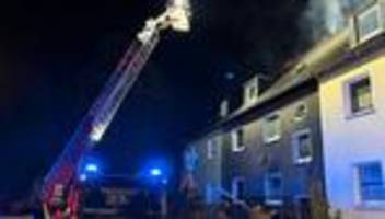 Mordkommission: Wohnhausbrand und Explosion: Ermittlungen gegen Hausbewohner