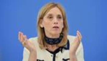 handynutzung: familienministerin fordert altersgerechte handynutzung für kinder