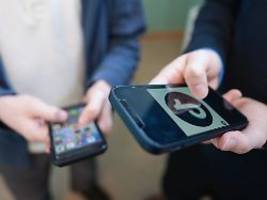 für unter 16-jährige: umfrage: großteil der deutschen befürwortet social-media-verbot