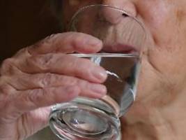 Gesundheitsrisiko : Hitze setzt Pflegebedürftigen zu: Sechs Tipps für Angehörige