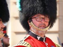 Touristenattraktion in London: Buckingham-Palast setzt Wachwechsel-Zeremonie wegen Hitze aus