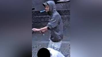 Messerangriff am Alexanderplatz – Polizei sucht mit Fotos nach Tatverdächtigem