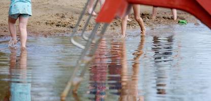 Stadt Halle (Saale) fordert Strand-Bad auf, umstrittene Einlass-Regel zu Deutsch-Kenntnissen zurückzunehmen