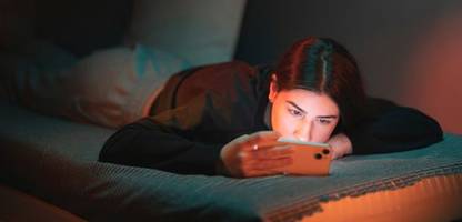 Verbot von Social Media für Jugendliche? Karin Prien stellt ihren Plan vor