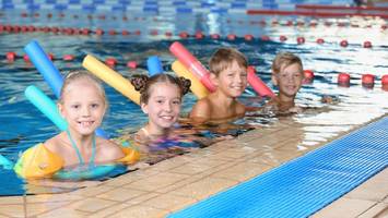 „Außergewöhnlich“: Kinder an dieser Schule lernen besser Schwimmen als anderswo