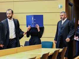 landgericht würzburg: priester mit nacktfotos erpresst: haftstrafe für prostituierte