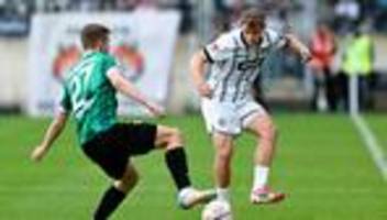 Fußball-Bundesliga: Nach Wechselgerücht zu Werder: Günther bleibt in Elversberg