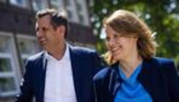 julia willie hamburg: geburtstag im freibad? vize-regierungschefin wird 40