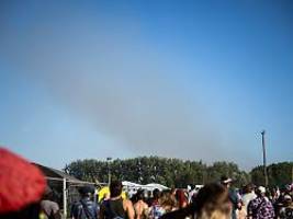 rauchsäule in lärz: fusion-festival muss wegen bränden unterbrochen worden