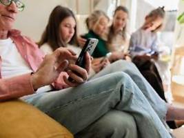 zugang erst ab 13 jahren?: priens social-media-altersgrenze steht vor vielen problemen