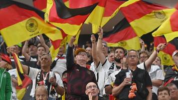 von „poldi“ bekam er den stinkefinger: die wilde wm-reise eines berliner fans