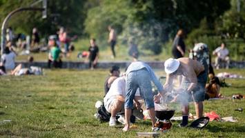Wegen Hitze: Zwei Bezirke verbieten Grillen auf ausgewiesenen Flächen