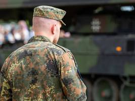 Bundeswehr: 530 junge Menschen beginnen freiwilligen Wehrdienst - 300 000 Fragebögen verschickt