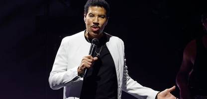 Lionel Richie bricht Auftritt aus gesundheitlichen Gründen ab
