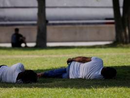 hitzewelle: viele pariser halten es in ihren wohnungen nicht mehr aus