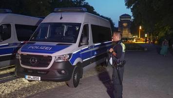 Überfall im Stadtpark: Jugendliche reißen Senior brutal nieder und rauben ihn aus