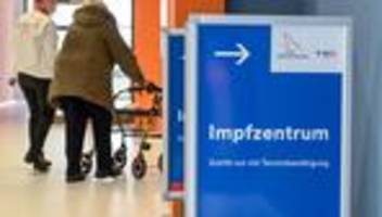Corona-Pandemie: Corona-Impfung: Experten raten zu besserer Steuerung