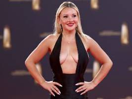 dates erst wieder im august: evelyn burdecki berichtet von zahlreichen abfuhren