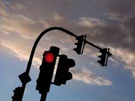 Urteil aus dem Verkehrsrecht: Gericht: Schätzen reicht bei Rotlichtverstoß nicht aus