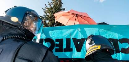 afd-parteitag in erfurt: innenminister ruft gegendemonstranten zu gewaltverzicht auf