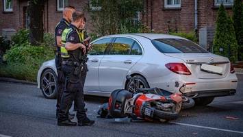 Motorroller kracht gegen stehendes Auto – Ring 2 nach Unfall kurzzeitig gesperrt