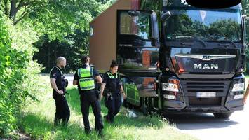 rasthof stillhorn-ost: toter fahrer hinter steuer seines lkw entdeckt