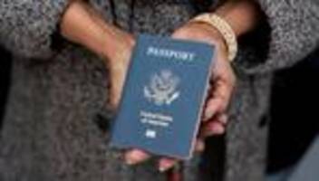 USA: Donald Trump stellt neuen Reisepass mit eigener Abbildung vor
