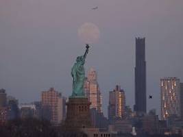 mamdani erfüllt versprechen: new york friert mieten für eine million wohnungen ein