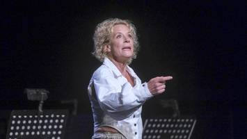 katja riemann führt barfuß durch die zaubernacht