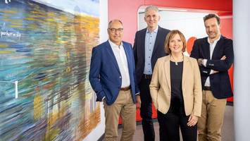 trotz ki und wirtschaftskrise: sparkasse holstein steigert mitarbeiterzahl