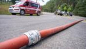 Feuer bei Neustrelitz: Einsatz wegen Großbrandes bei Neustrelitz dauert an