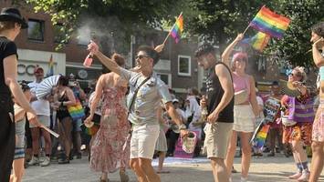 So bunt ist die Stadt: Ahrensburg feiert ersten Christopher-Street-Day