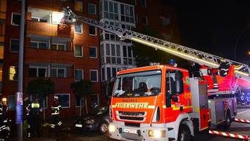 Nächtliches Feuer am Sander Damm in Lohbrügge: Sechs Wohnungen evakuiert