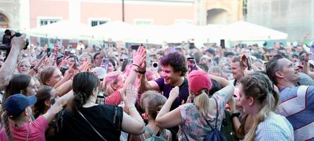 wincent weiss nimmt in ulm ein bad in der menge: besoffen vor glück bei 36 grad
