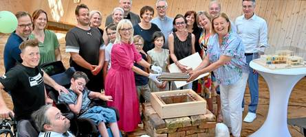hospiz für schwerkranke kinder: bunter kreis feiert grundsteinlegung für brückenhaus in stadtbergen