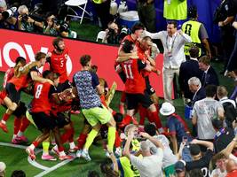 Fußball-WM: Wahnsinn statt Schande von Kansas City: Österreich rettet sich mit der letzten Aktion zum 3:3