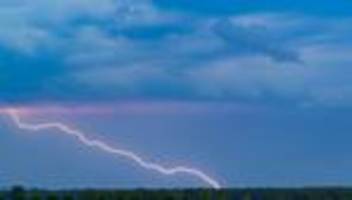 Blitzeinschläge möglich: Starkregen und schwere Gewitter im Süden Brandenburgs