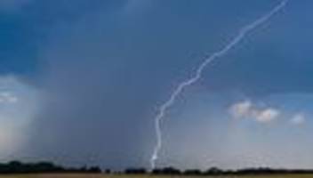 Wetter: Blitze statt Hitze: Deutschland kühlt sich runter