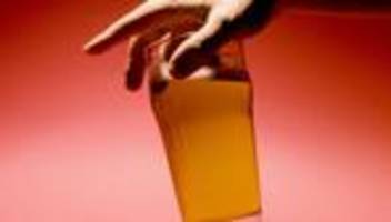 agentur für arbeit: jobcenter können künftig alkohol beim bewerbungsgespräch ahnden