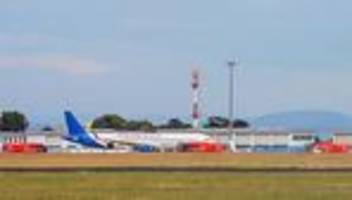 notlandung: flugzeug muss wegen rauchalarm in erfurt notlanden