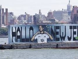 adidas gegen nike: guerilla-marketing tobt vor dfb-wechsel bei der wm
