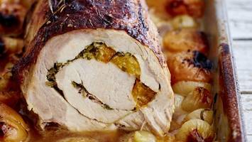 saftiger rollbraten mit aprikosenfüllung