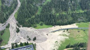 tirol: muren verschütten straße – hunderte sitzen über nacht fest