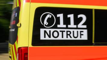 Unwetter mit Folgen: Baum stürzt auf Frau – Feuerwehr mit dramatischer Rettung